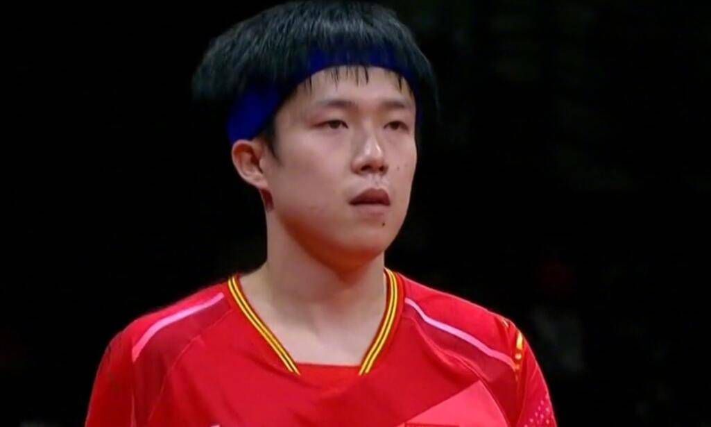主演玛丽昂·歌迪亚身穿一袭印花裙飘逸走来,大展民族风路线,独自撑场的她在红毯上略显落寞,全程不时的向观众们挥手 安吉丽娜·朱莉主演!